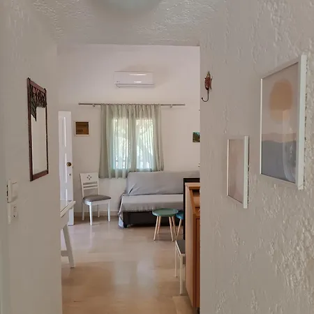 Casa de Férias Golden Horizon Retreat, Tranquil Atmosphere Next To The Sea! Goúrnai